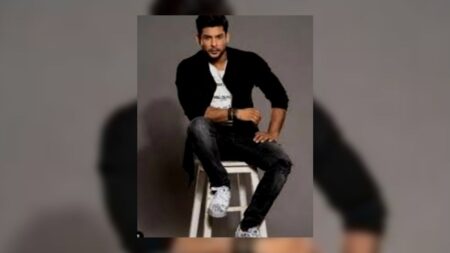 Siddharth Shukla dies at 40 due to a heart attack.