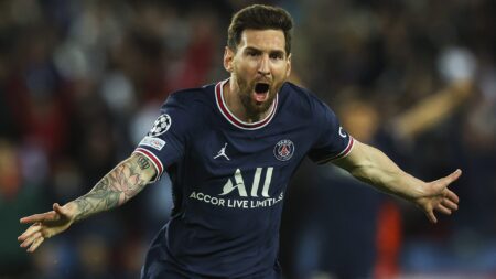 Lionel Messi scores Ligue 1 first goal as PSG 10 men beat Nantes