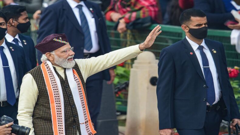 PM Modi wears Uttrakhand's cap & Manipur's stole on 73rd Republic day.