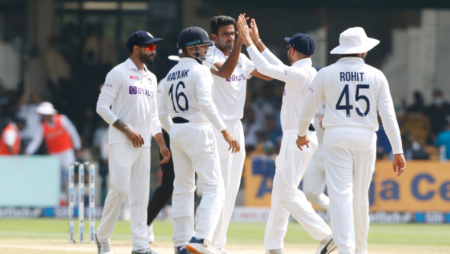 India crushed SriLankan and win 15 consecutive test matches at home