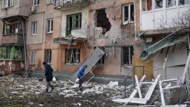 Two 'most influential bombs' rock lay siege to Mariupol