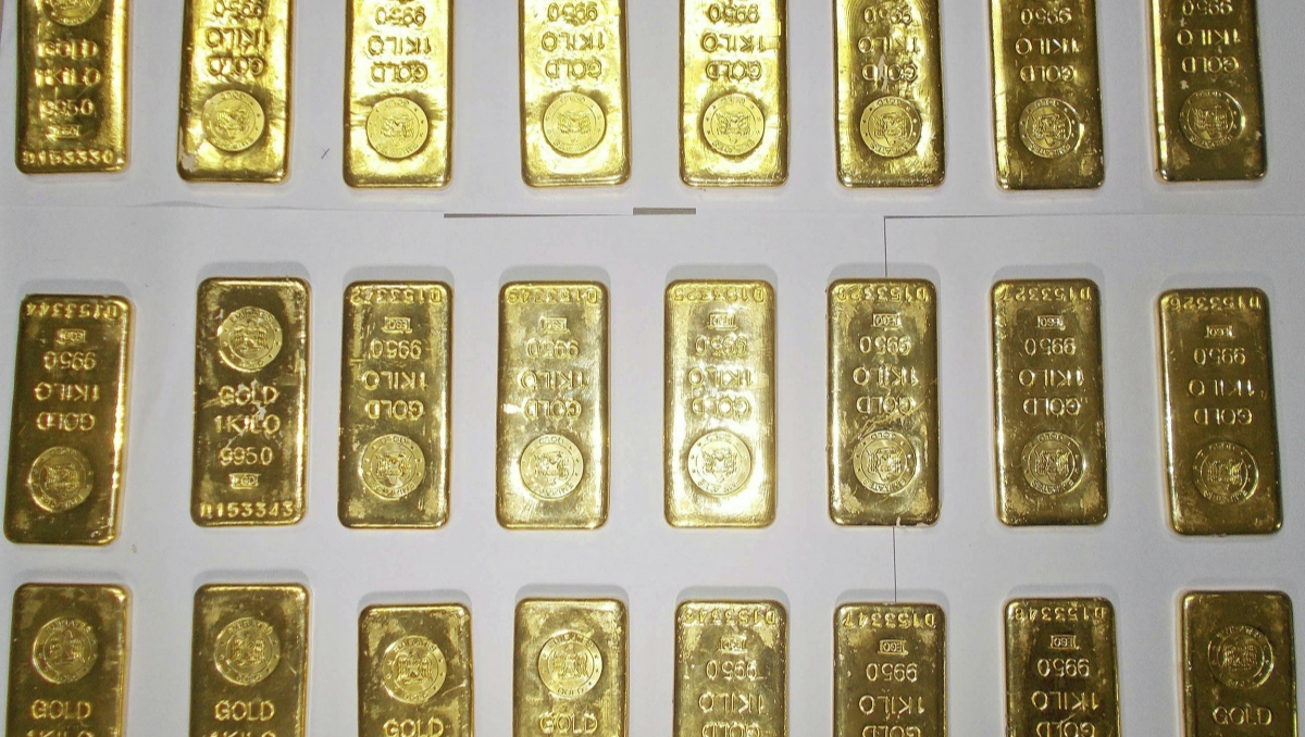 seizes gold bars weighing 2 kg