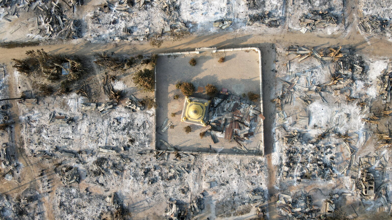 myanmar village burning