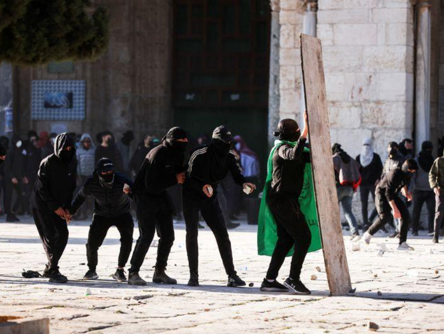 Israeli Police and Palestinians clash at The Holy Mosque of Al-Aqsa, Jerusalem  - Asiana Times