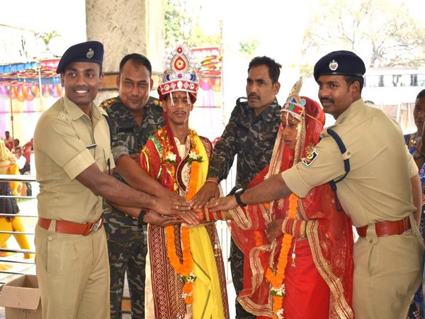 Former Naxalites Get Married in a Wedding Organized by the Police - Asiana Times