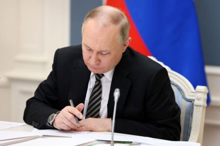 Spy claims Putin has only 3 years to live, will lose eyesight 