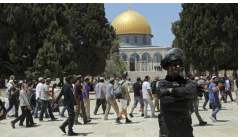 Fresh clashes between Israelis and Palestinians at Al -Aqsa Mosque