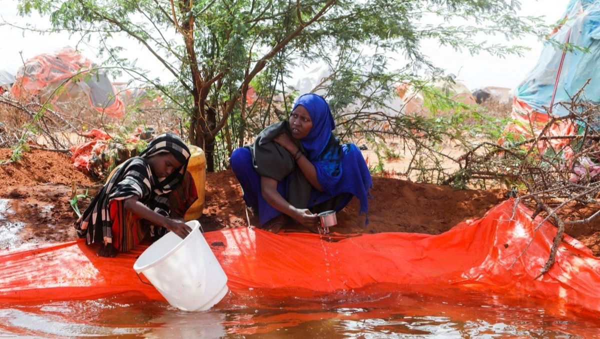 As Somalia's hunger spreads, babies start to die 