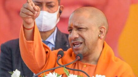 Yogi and Akhilesh Trade Barbs over Shivpal Yadav - Asiana Times