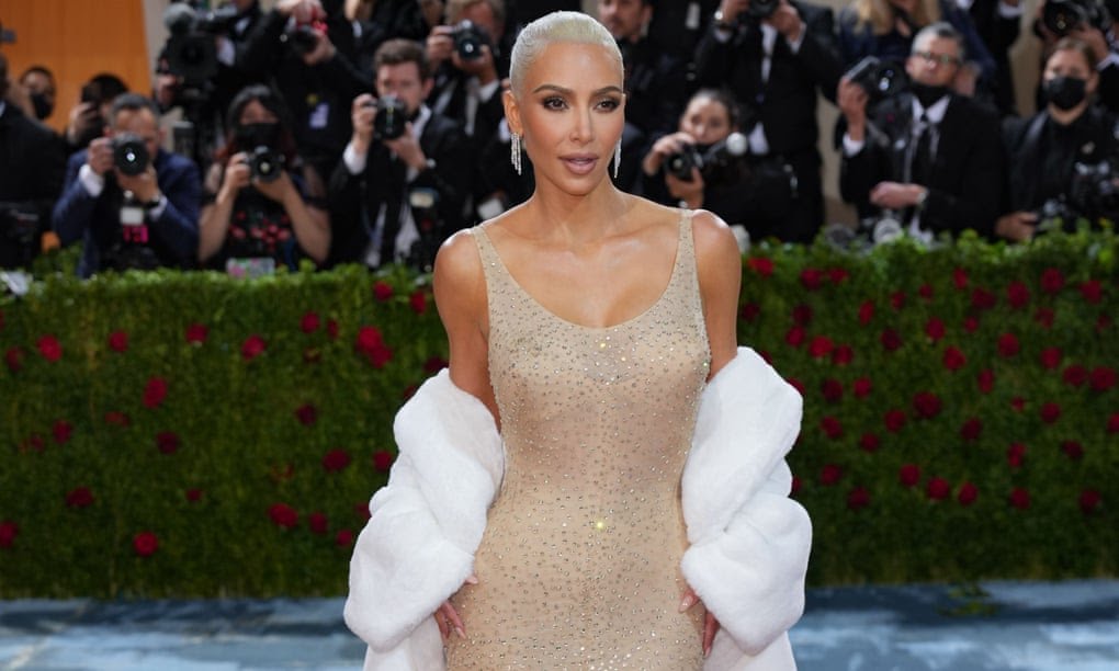 Kim Kardashian Damages the precious Marilyn Monroe Dress! - Asiana Times