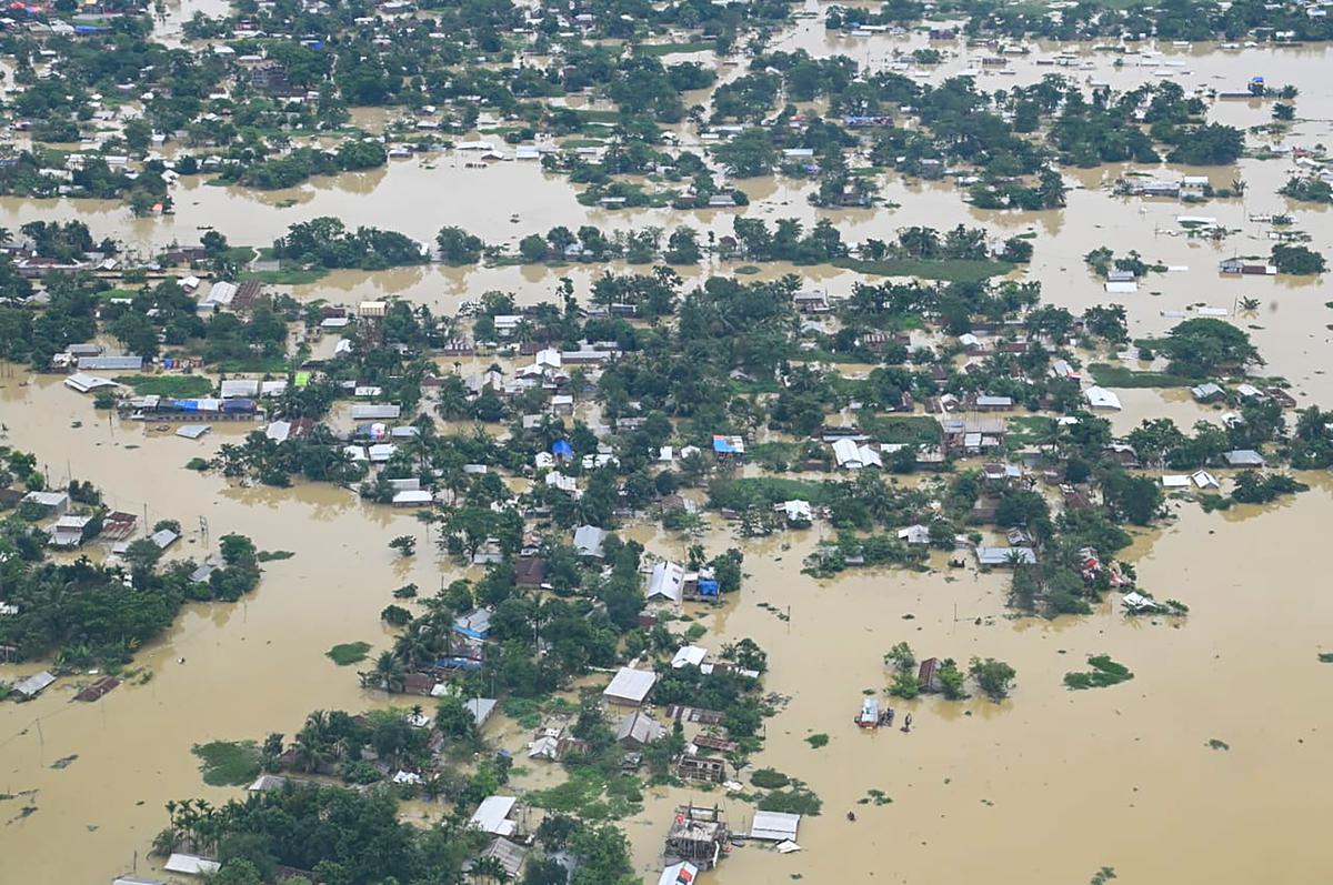 Assam Floods: CM Himanta Biswa Sarma takes aerial Survey.  - Asiana Times