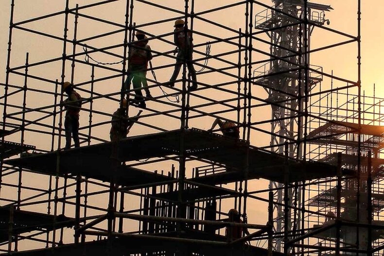 Navi Mumbai tower crane collapse results in four fatalities and two critically injured