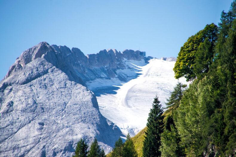 Italy: 8 people injured as a glacier collapses in Italy. - Asiana Times