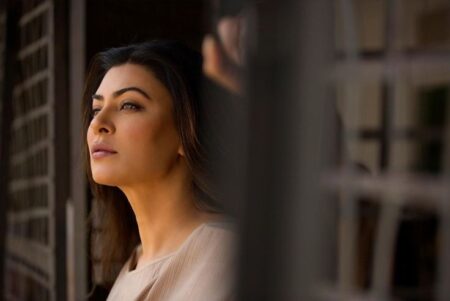 Sushmita Sen receives a note from a fan saying "Goodness Exists".