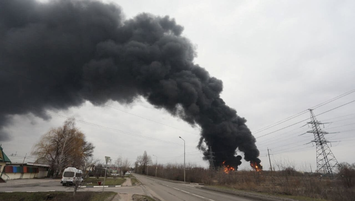Russia Bombs The Donetsk Region Of Eastern Ukraine, Killing Seven People