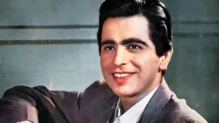 Dilip Kumar: How the '1st Khan' gracefully transitioned into his second innings, created a blueprinted for star-actors - Asiana Times