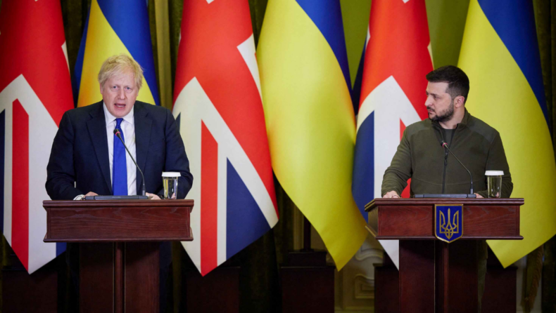 Governor tells Ukrainians to leave as UK govt faces collapse