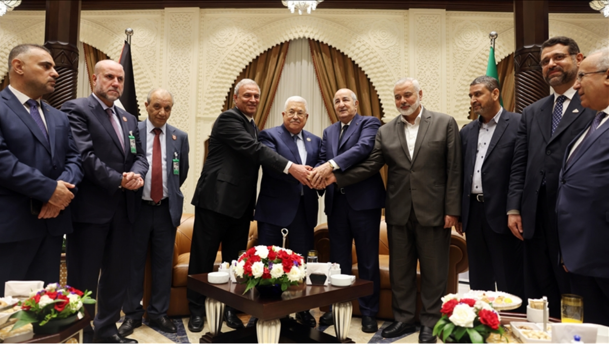Rare meeting between the Palestinian President and the leader of Hamas takes place in Algeria
