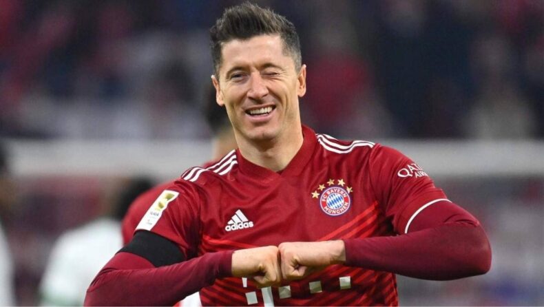 Robert Lewandowski agrees to join Barcelona from Bayern Munich.