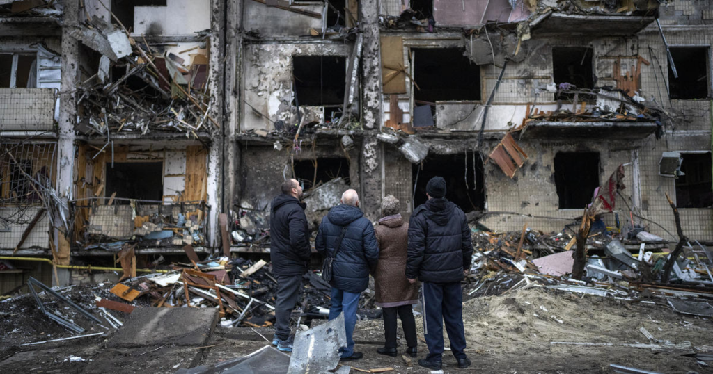   Ukrainian invasion starts with "horrific" explosions in Kyiv  
