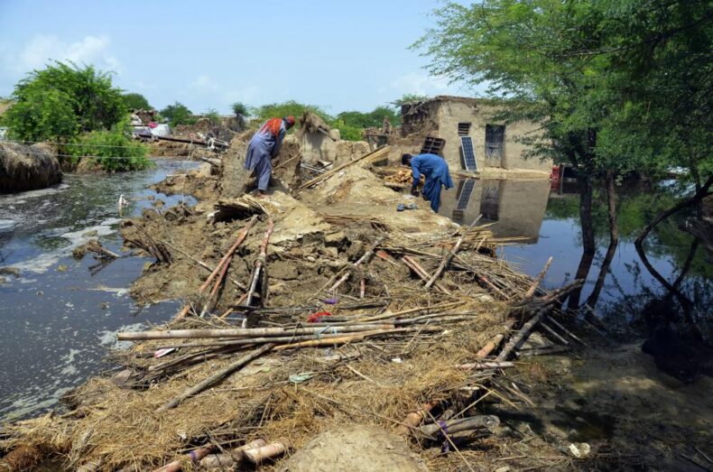 In a "climate calamity," Pakistan floods have claimed 1,000 lives. - Asiana Times