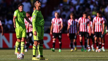 Manchester United suffers heavy defeat at Brentford