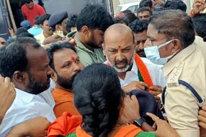 BJP Telangana chief Bandi Sanjay was arrested BJP Telangana chief Bandi Sanjay was arrested