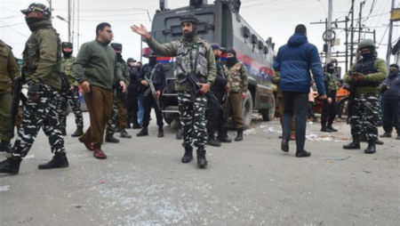 Grenade attack in Jammu and Kashmir. Policemen and citizens injured