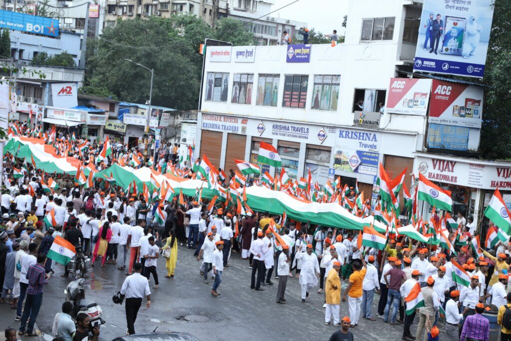A huge Tiranga rally between Malad and Borivali under the house to house Tiranga campaign