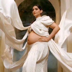 Trend of B-Town moms embracing motherhood by flaunting their baby bumps