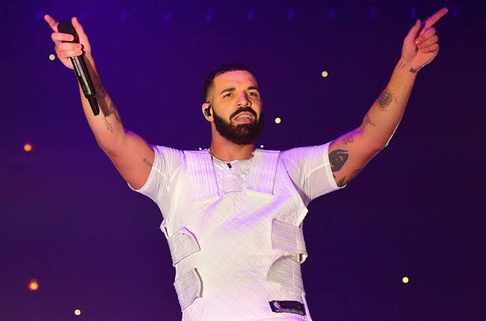 Drake tests positive for COVID-19, postpones October world weekend performance! - Asiana Times