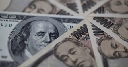 The Japanese yen enervates against the dollar. - Asiana Times