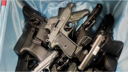 Canada to forbid handguns import