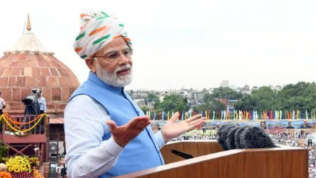 Prime Minister hoisted the 'Tricolor' for the 9th time in a row from the Red Fort