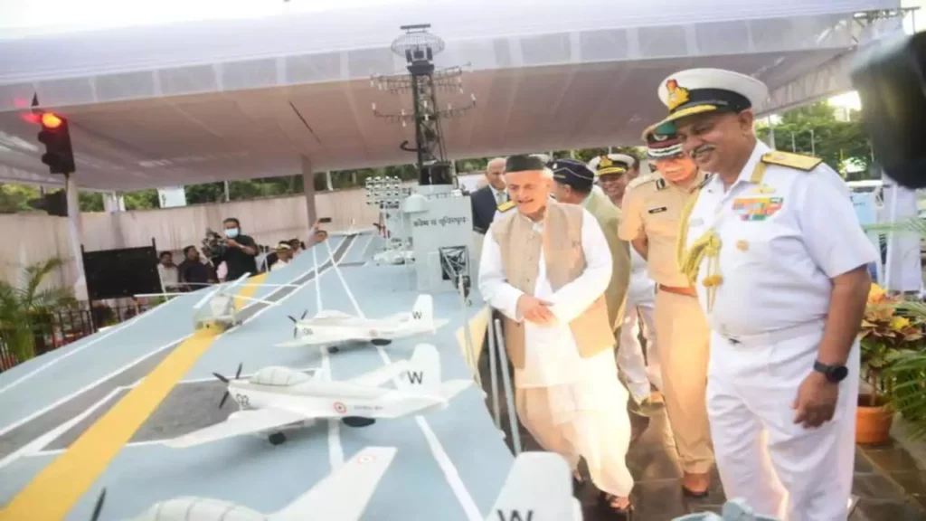 Azadi ka Amrit Mahotsav Maharashtra governor gave awards to navy officers 