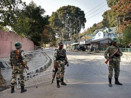 (File Photo of CRPF personnel on duty: PTI)
