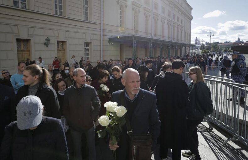 For Gorbachev's goodbye, thousands of people line up; Putin absent - Asiana Times