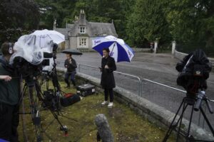 Queen Elizabeth II receiving medical attention - Asiana Times