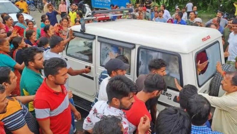 Locals surrounding the police vehicle carrying the accused in Uttarakhand