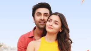 Alia Bhatt sings her new movie Brahmastra's No. 1 song Kesariya at an event: Ranbir Kapoor's reaction is worth everything!