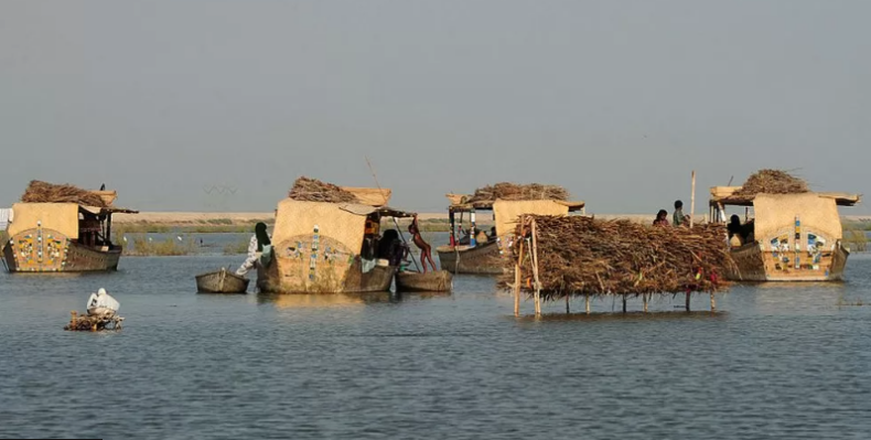 Pakistan Fights to Stop Biggest Lake from Bursting