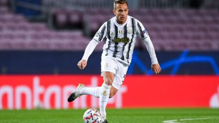 Liverpool signs midfielder Arthur Melo on loan from Juventus