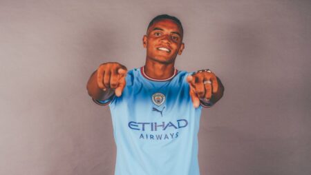 Manchester City signs Manuel Akanji for €17.5m from BVB