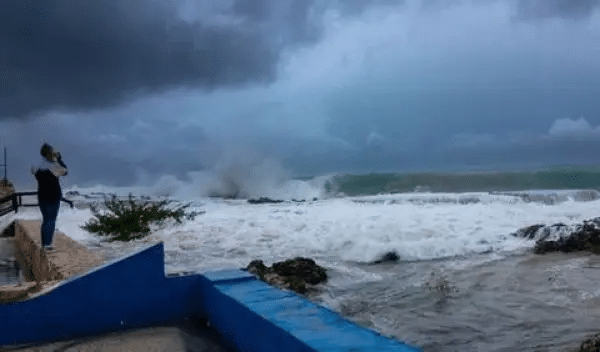 Hurricane Ian hits Cuba, Proceeds toward Florida
