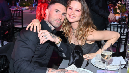 Maroon 5 Pop star Adam Levine reportedly cheats on his pregnant wife