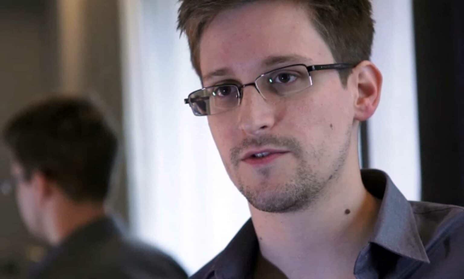 Edward Snowden is now a Russian citizen