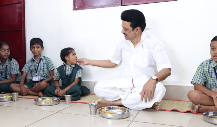 Tamil Nadu C.M inaugurates breakfast scheme for students of classes from I tO V - Asiana Times