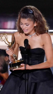 720x1280_985632-2022-emmys-2 - Asiana Times