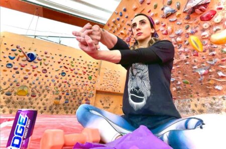Iranian Climber gets a hero’s welcome back home - Asiana Times