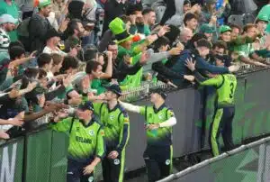 Ireland players thanking the Irish crowd(Getty)